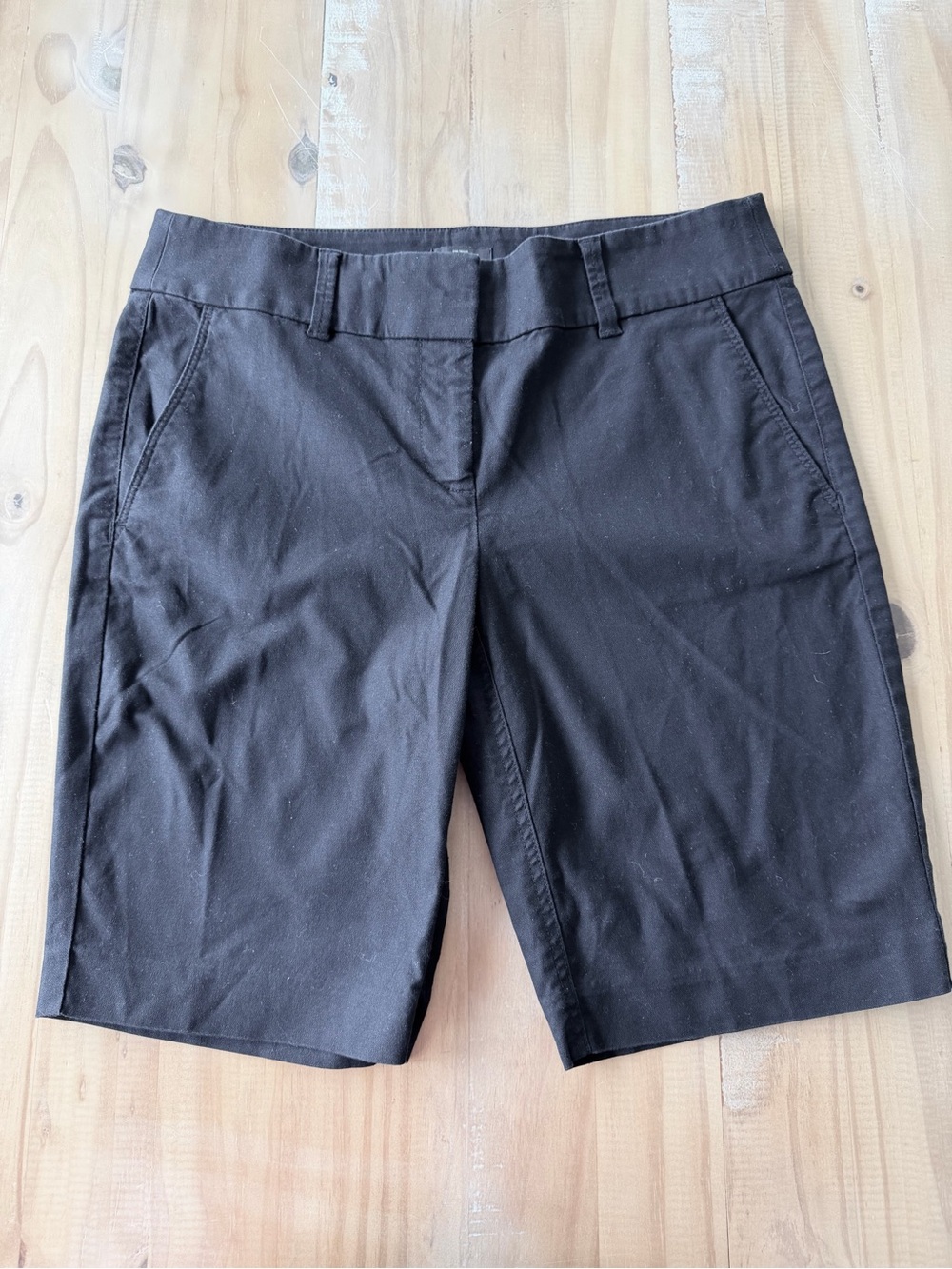 ANN TAYLOR LOFT Women's Size 4 Bermuda Shorts Black, Beach, Picnic, Boating